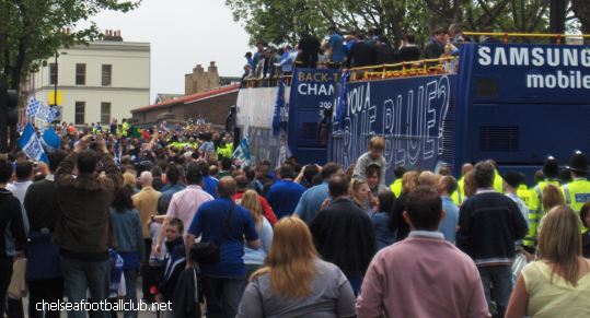 chelsea fc parade 2006 200.000 fans along the Kings road