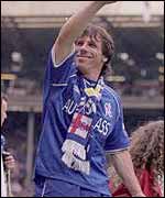 Zola  celebrates Chelsea  2000 FA's cup win